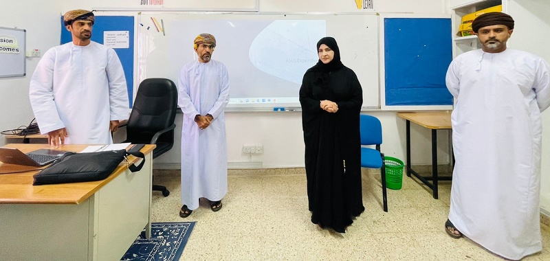 الفريق المركزي بديوان عام الوزارة ينفذ خطة الزيارة و تدريب مراقبين الدراسات الدولية بتعليمية ظفار