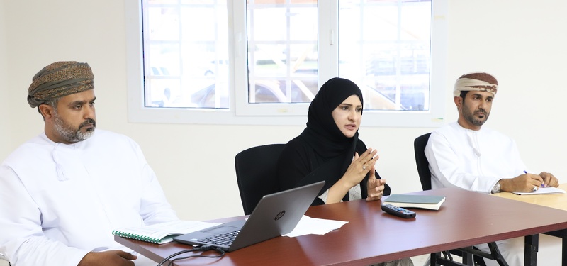 مناقشة إحصاءات نتائج الطلبة ومستويات الأداء بتعليمية ظفار