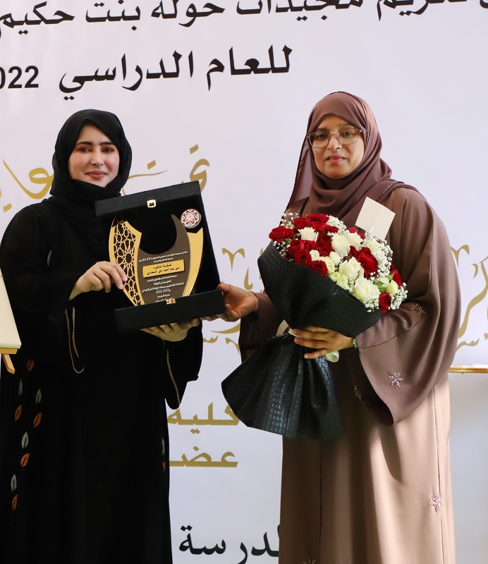 تكريم الطالبات المجيدات في التحصيل الدراسي بمدرسة خولة بنت للتعليم الأساسي للعام الدراسي 2022 2023م