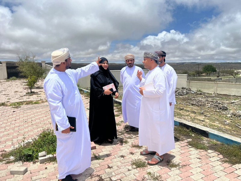 مناقشة المشاريع والخدمات بتعليمية ظفار