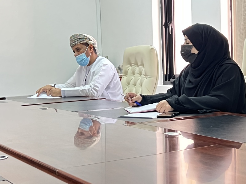 مناقشة مستجدات قرار اللجنة العليا بتحويل التعليم المباشر إلى تعليم عن بعد بتعليمية ظفار 