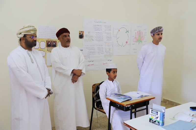 متابعة سير العملية التعليمية بمدراس ولايتي رخيوت وضلكوت بمحافظة ظفار