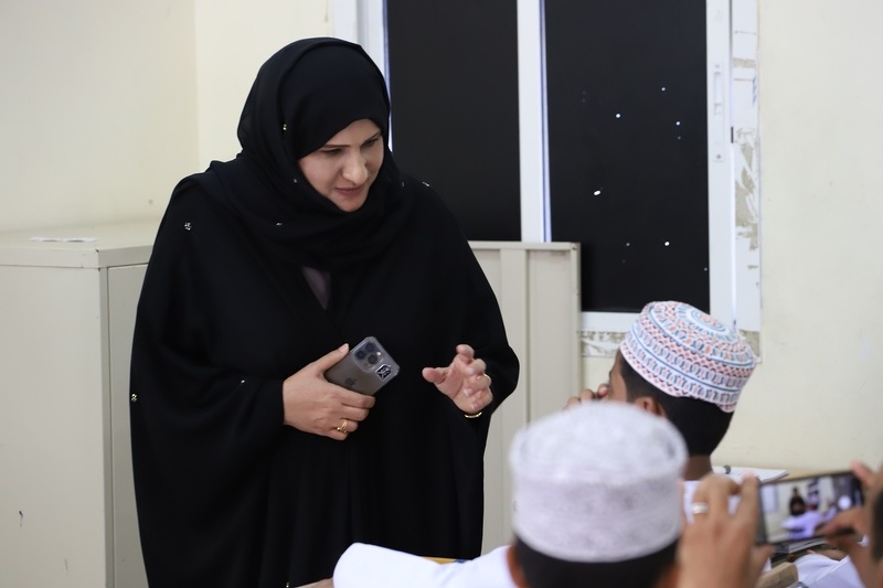 المديرة العامة لتعليمية ظفار تزور عدد من مدارس الشريط الجبلي بولاية صلالة