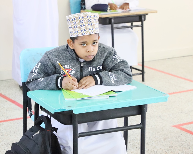 مدير عام تعليمية ظفار يزور عدد من مدارس ولاية صلالة