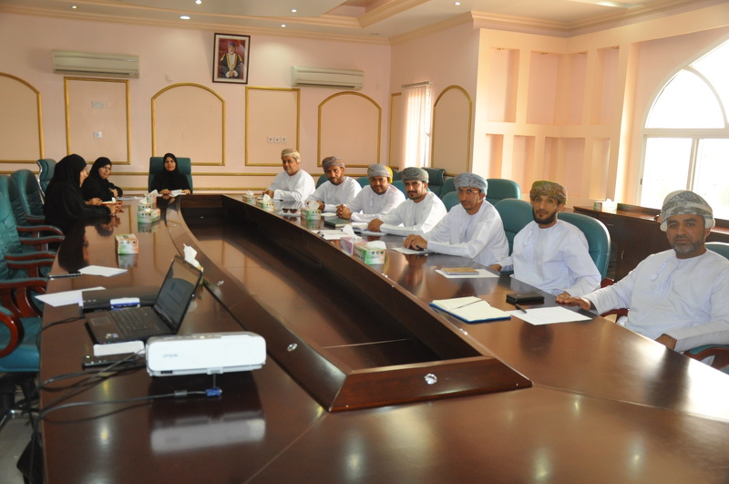 مناقشة مستجدات برنامج التنمية المعرفية بتعليمية محافظة الظاهرة 