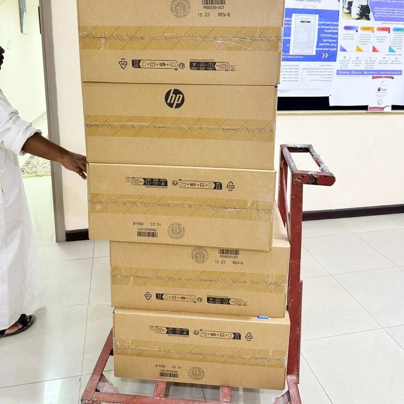 دائرتي الشؤون المالية وتقنية المعلومات تسلمان الدفعة الأولى من إحلال الحواسيب المكتبية لموظفي المديرية