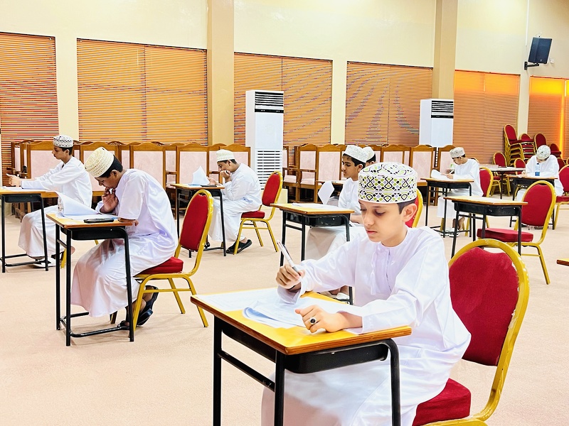 تطبيق اختبارات التصفية لأولمبياد العلوم الوطنية بتعليمية ظفار