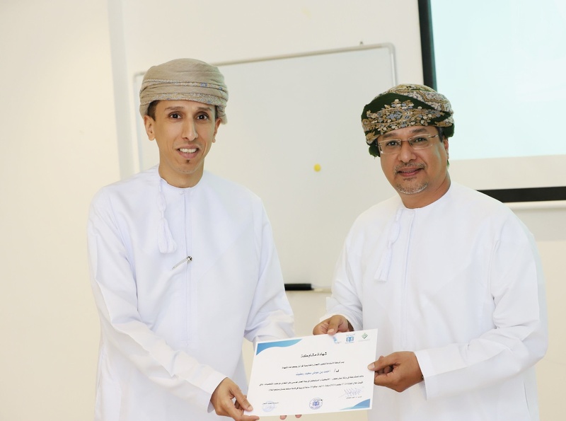 ختام برنامج الاتيكيت والبروتوكول في بيئة العمل المؤسسي بمحافظة ظفار