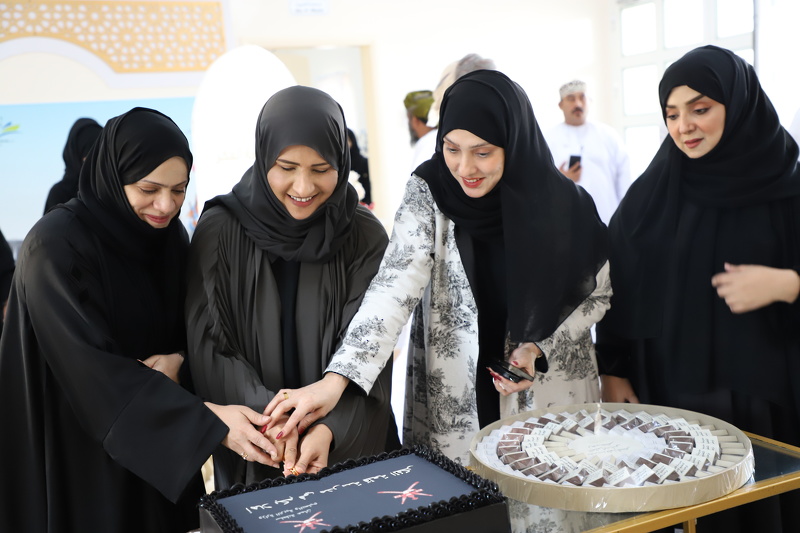 تزامنا مع بداية الفصل الدراسي الثاني للعام الدراسي 2023/2024م مدرسة قلعة الفكر للتعليم الأساسي للصفوف (1-4) تستقبل طلابها بمبناها الجديد بمنطقة صحلنوت