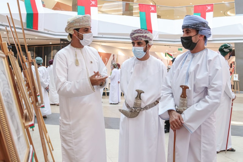 ضمت 50 لوحة فنية تمثل ملامح الوطن والسلطان معرض للفنون التشكيلية بشمال الباطنة