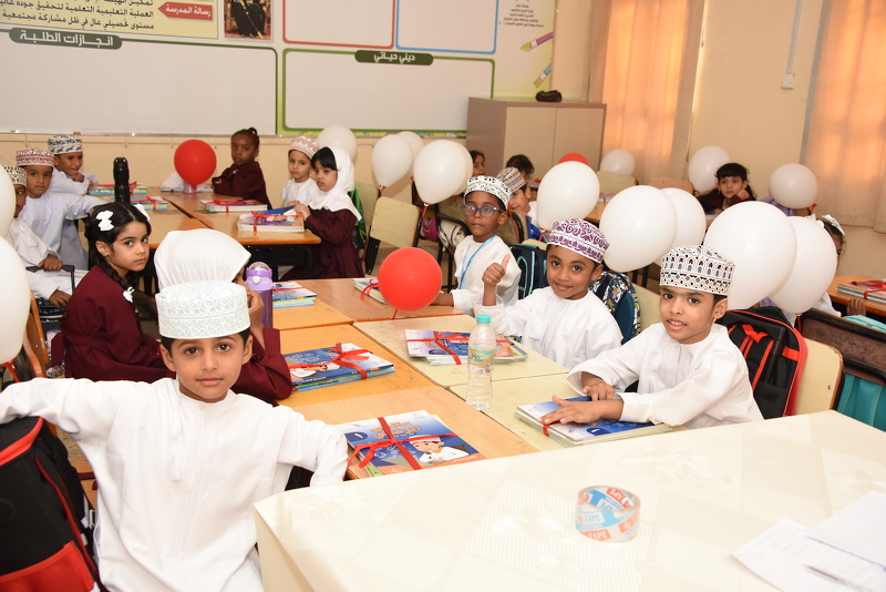 بدء التعليم بمدارس تعليمية جنوب الشرقية واستقبال حافل لطلبة المدارس للعام الدراسي 2025 / 2026 م .