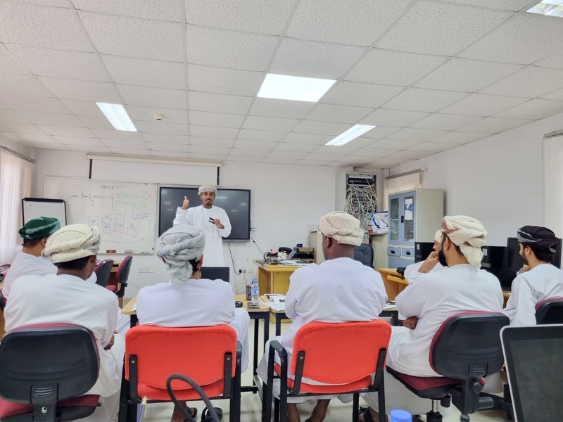 ختام برنامج حقيبة المهارات الرقمية الإلكترونية بتعليمية جنوب الشرقية