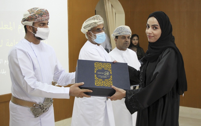 تكريم 74 مجيدا في احتفال يوم المعلم ب 