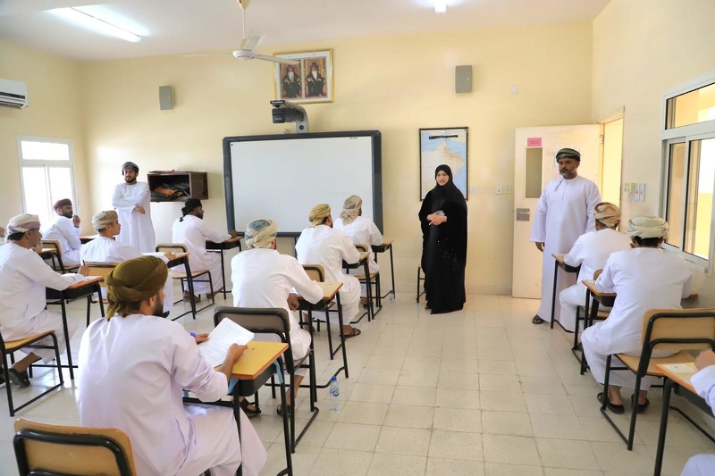  تعليمية ظفار تجري اختبارات لشغل وظائف الإشراف التربوي والإدارة المدرسية للعام الدراسي 2024/ 2025 
