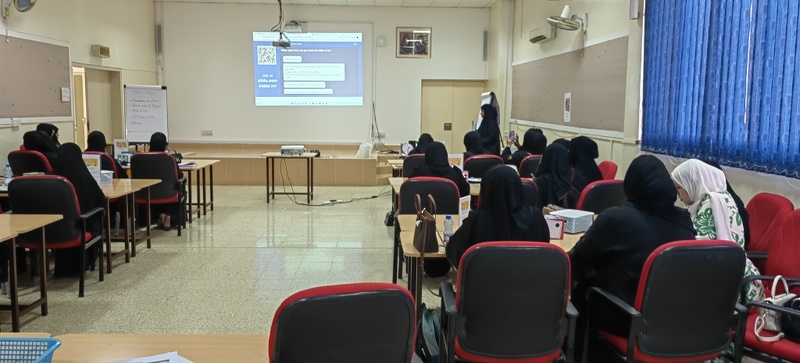 تدريب المعلمات الجدد على تدريس منهج سلاسل اللغة الانجليزية للصفين الاول والثاني بتعليمية ظفار .