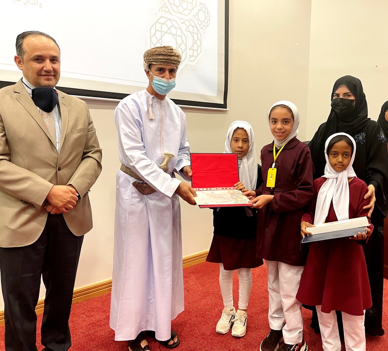ختام مسابقة براعم الأدب بجامعة ظفار لطلبة المدارس