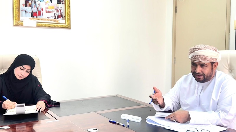 مناقشة مسودة الابتكار المرجعي لتطبيق التعليم عن بعد بتعليمية ظفار 