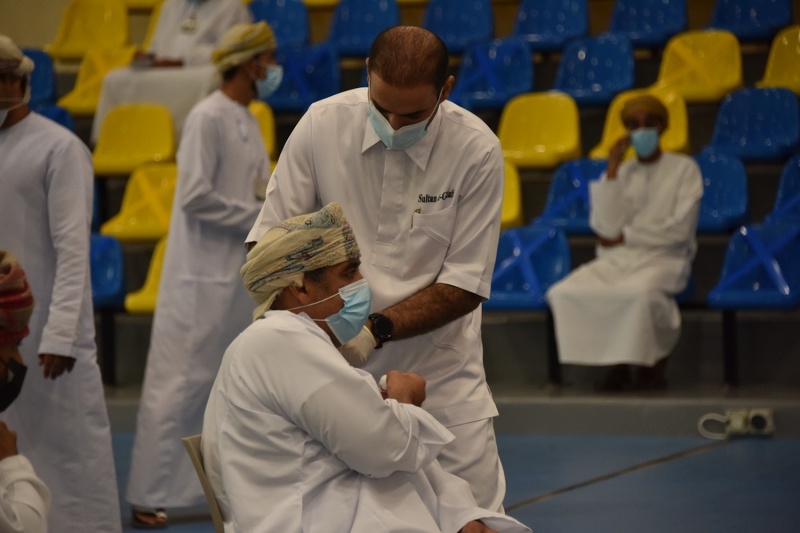 تطعيم الموظفين والموظفات ضد  فيروس كورونا بتعليمية محافظة الظاهرة 