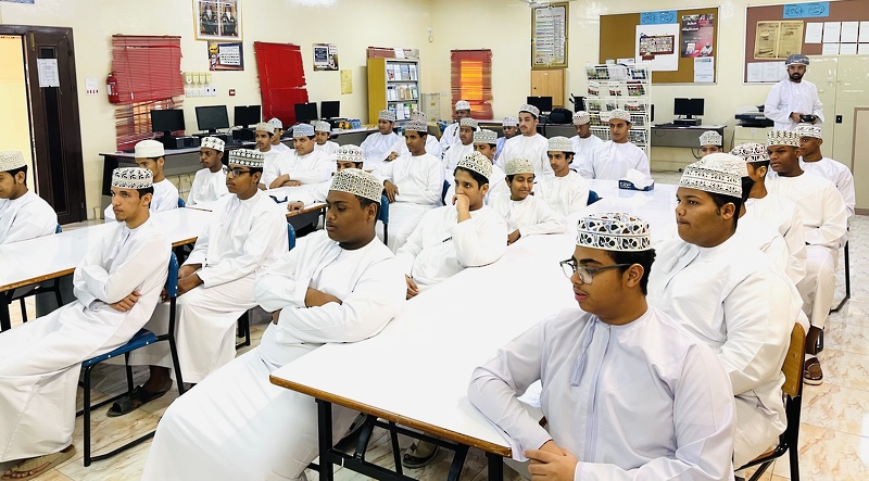 تنفيذ ورشة كن ريادي بمدارس تعليمية ظفار