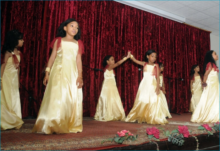 علي الجابري يرعى حفل تكريم المعلمين والطلبة المجيدين بولاية العامرات 