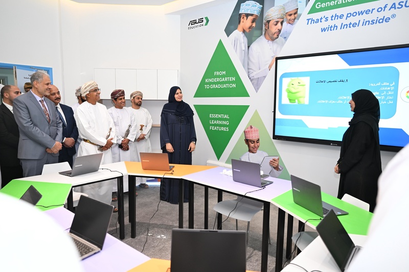 الاحتفال بافتتاح مختبر الذكاء الاصطناعي والتقنيات المتقدمة بتعليمية محافظة الظاهرة