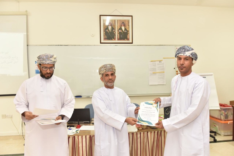 اختتام البرنامج التدريبي عن الإدارة والتحفيز لموظفي تعليمية محافظة  الظاهرة