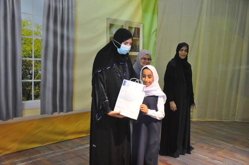 الاحتفال بتكريم المدارس والطلبة الفائزين في المسابقات التربوية وأخصائيي الأنشطة والمعلمين بتعليمية محافظة الظاهرة 