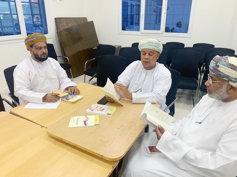 اجتماع اللجنة المحلية لجائزة الجمعية العمانية للكتاب والأدباء للإبداع  الأدبي لطلبة المدارس بمحافظة ظفار 