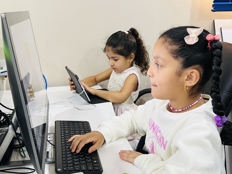 مركز الابتكار والروبوت العلمي بتعليمية ظفار ينفذ البرنامج الشتوي لطلبة المدارس