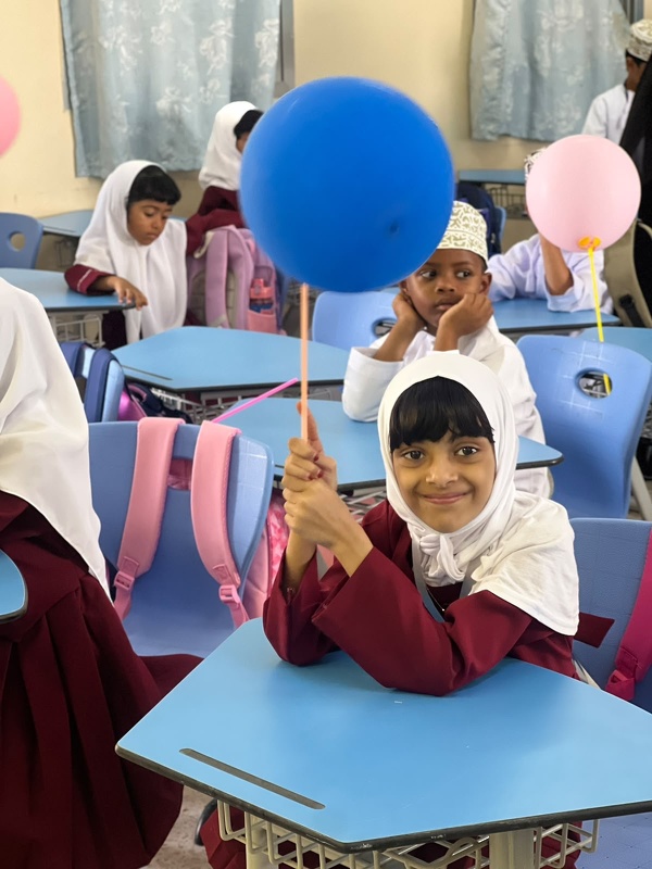 مدارس تعليمية جنوب الشرقية تستقبل أكثر من 70 ألف طالب وطالبة في أول يوم دراسي وسط جاهزية متكاملة وحملة توعوية لتعزيز سلامة الطلبة والحافلات المدرسية