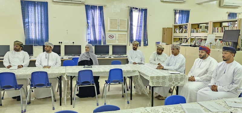 المكلفة بأعمال مدير عام تعليمية ظفار تزور عدد مدارس ولاية ثمريت وتطلع على المشاريع الإنشائية بها