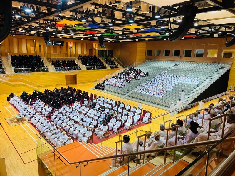 تعليمية ظفار تحتفل بتكريم الطلبة المجيدين في التحصيل الدراسي