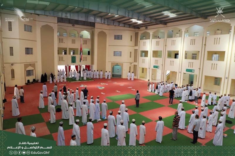 المديرة العامة لتعليمية ظفار تقوم بزيارة ميدانية لعدد من مدارس ولاية ضلكوت