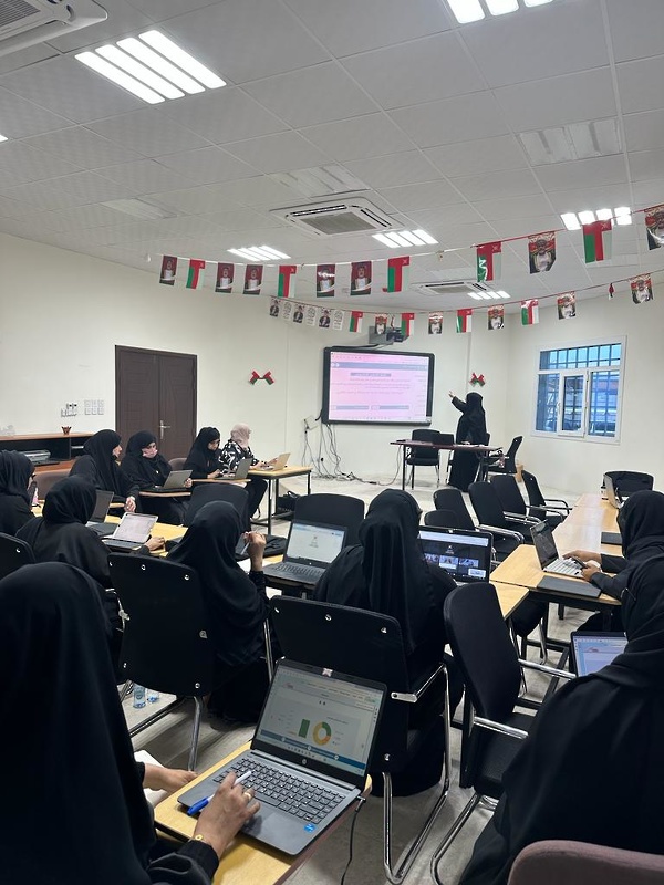 تنفيذ البرنامج التدريبي للتحضير الالكتروني بتعليمية ظفار 