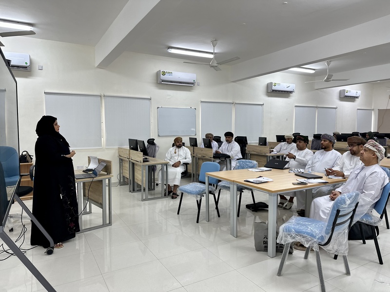 تعليمية ظفار تستقبل الفريق التدريبي لبرنامج الرصد التربوي الإلكتروني