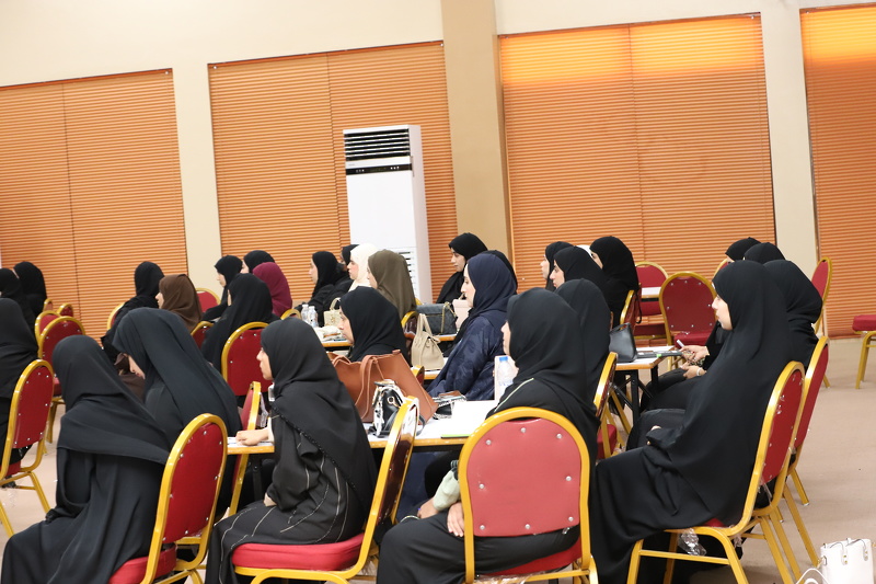 تنفيذ البرنامج التدريبي اللامركزي للمعلمات الجدد لمادة المجال الثاني بتعليمية ظفار