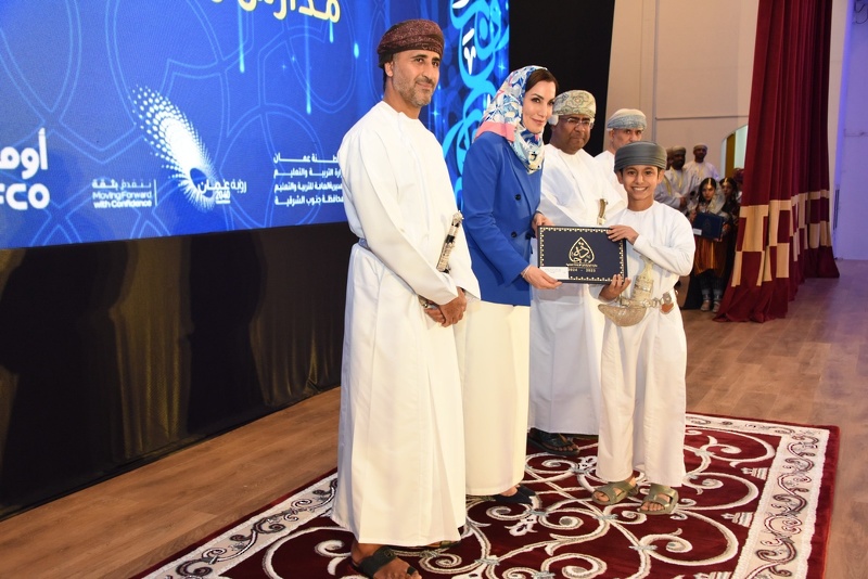 بدعم من شركة أوميفكو وللعام التاسع على التوالي صاحبة السمو السيدة الدكتورة منى بنت فهد بن محمود آل سعيد  ترعى الاحتفال بجائزة أوميفكو للإجادة العلمية بتعليمية جنوب الشرقية وتكرم 119 من الطلبة المجيدين دراسيا والمدارس المجيدة بالمحافظة 