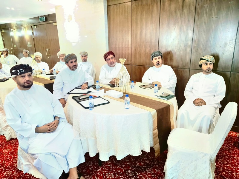 انطلاق البرنامج التدريبي للإدارة الحديثة وآليات تطويرها في المؤسسات الإدارية لمدراء الدوائر ورؤساء الأقسام بتعليمية ظفار