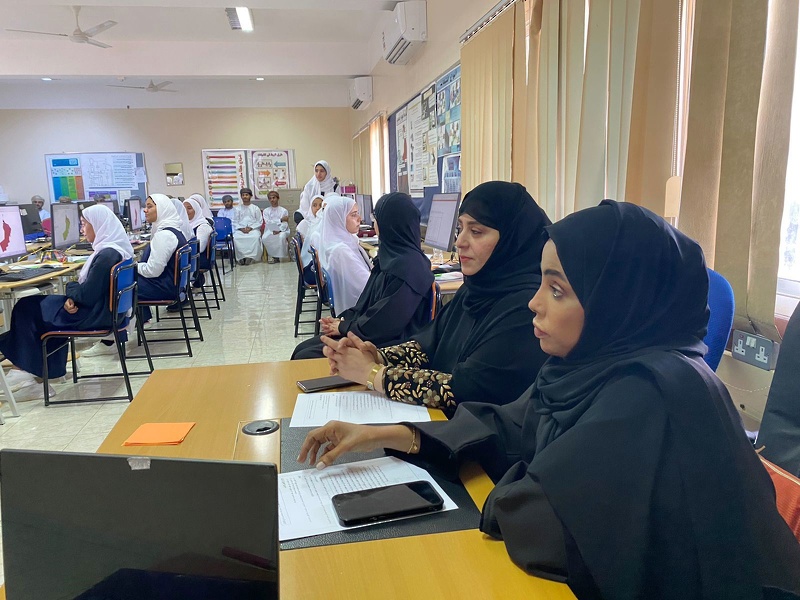  فريق من لجنة التقنيات الجغرافية الحديثة بتعليمية ظفار بزيارة داخلية إلى المديرية العامة للتربية والتعليم بمحافظة مسقط