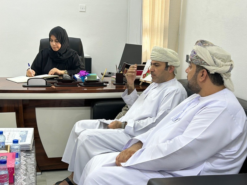 زيارة فريق الإشراف التربوي المركزي لمدارس تعليمية البريمي المطبقة للمنهجية