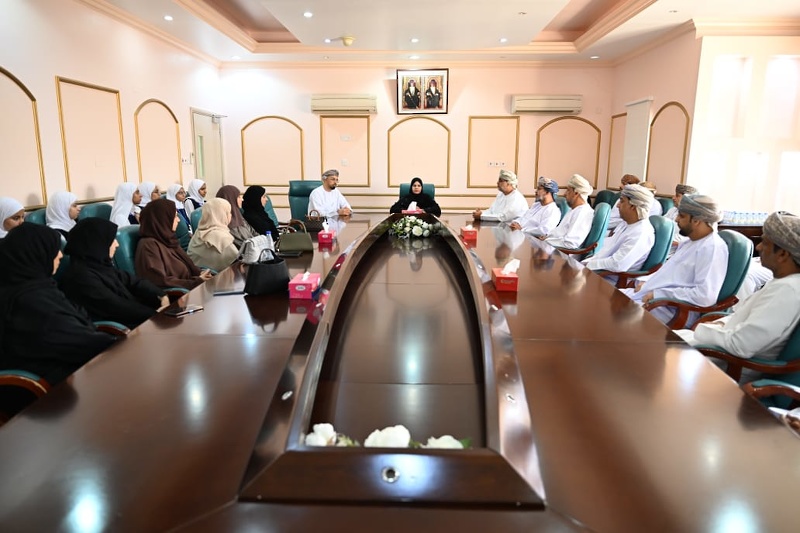 تعليمية محافظة الظاهرة تكرم المدارس المجيدة والحاصلة على المراكز الأولى والمطبقة لمشروع المواطنة