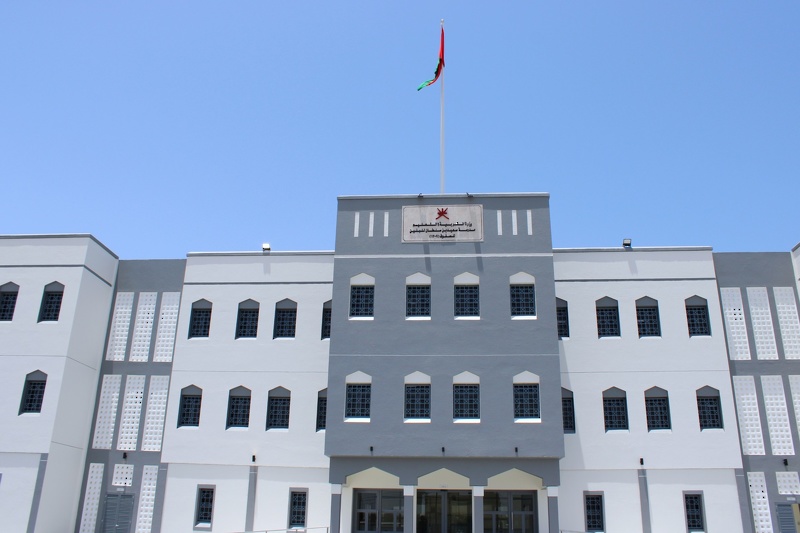 استلام مبنى مدرسة سعيد بن سلطان بولاية صحم 