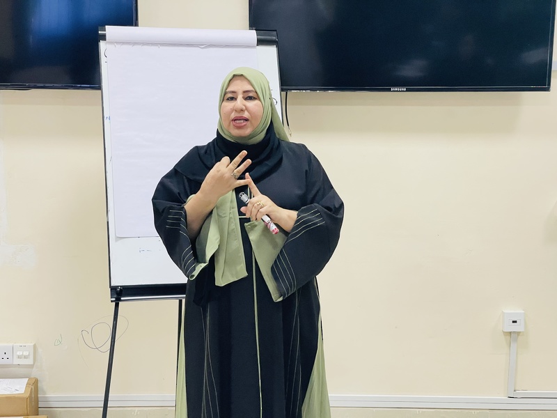 بدء الدورة التدريبية لتطبيق برنامج فواصل لوقاية الطلبة من المخدرات والمؤثرات العقلية في المدارس بتعليمية ظفار  