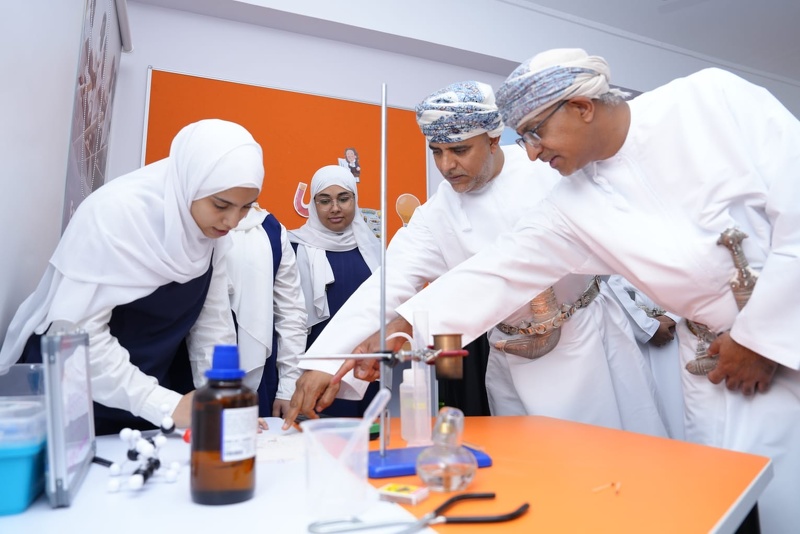 تدشين مشروعي قاعات التكامل الحسي و STEM Oman بتعليمية جنوب الشرقية 