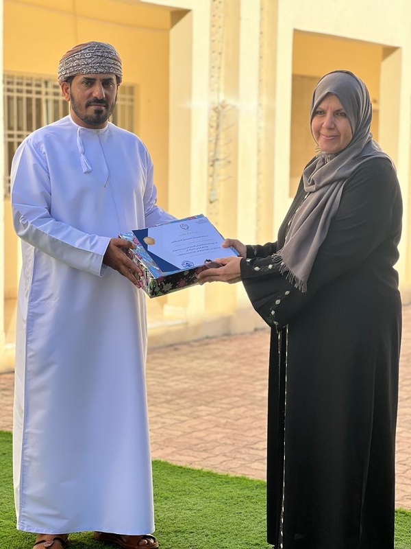 تكريم المجيدات من المعلمات والطالبات بمدرسة اجدروت للتعليم الأساسي ( ١-١٢ )  