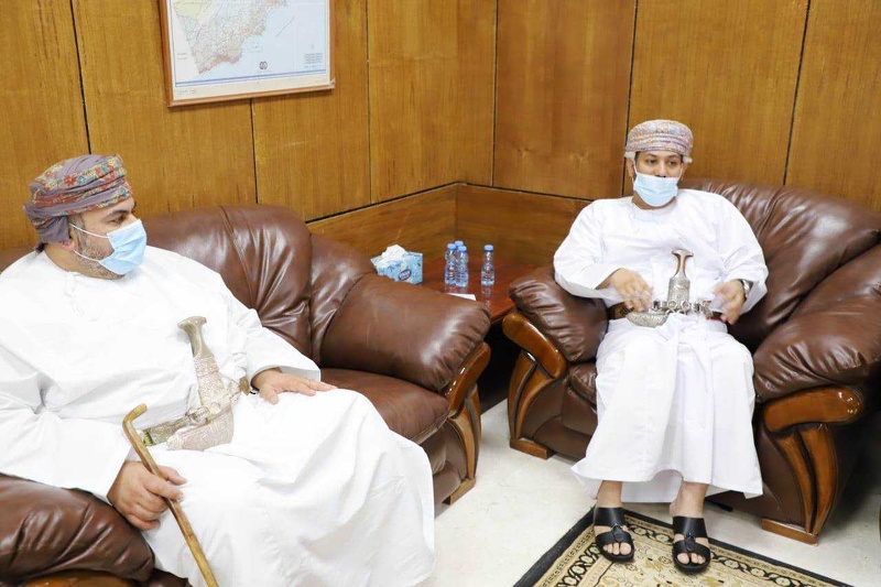 بدعم من شركة تيثيز أويل منتصر ليمتد  توزيع أجهزة لوحية لطلبة مدارس ولاية مقشن بمحافظة ظفار 