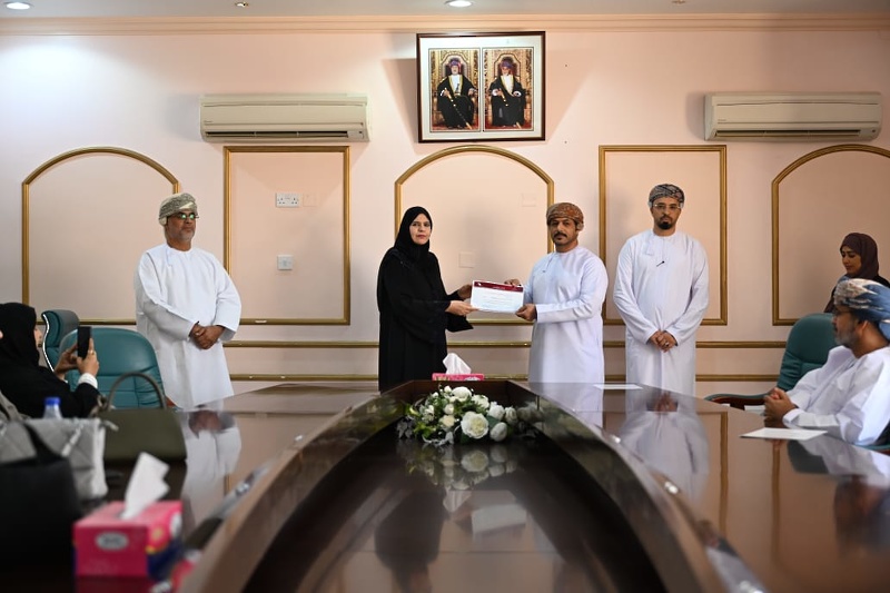 تعليمية محافظة الظاهرة تكرم المدارس المجيدة والحاصلة على المراكز الأولى والمطبقة لمشروع المواطنة