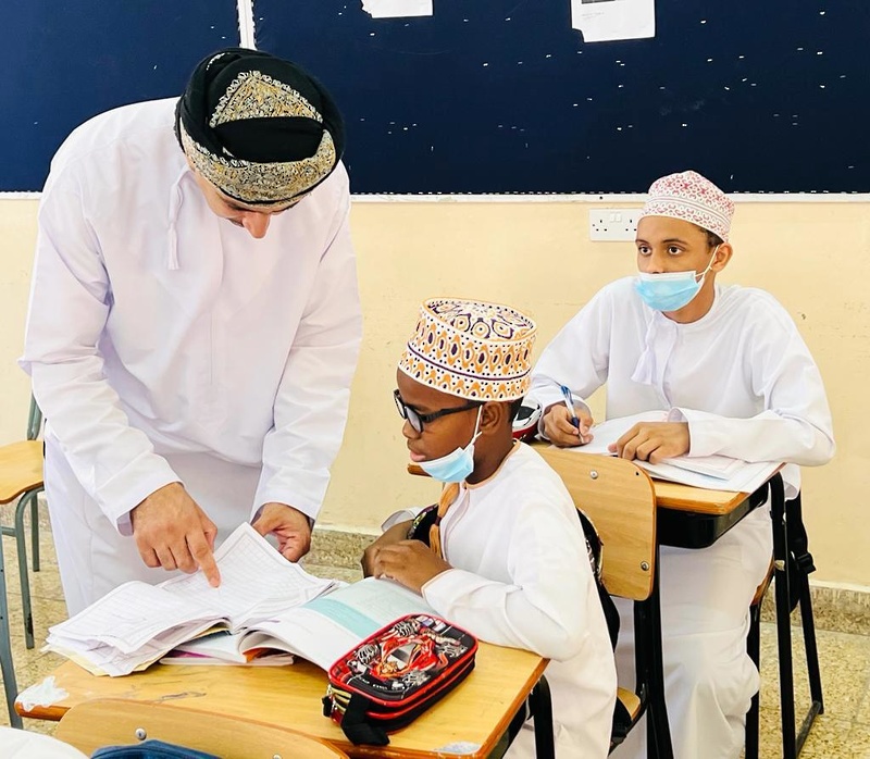 مدير عام تعليمية ظفار يزور عدد من مدارس ولاية صلالة 