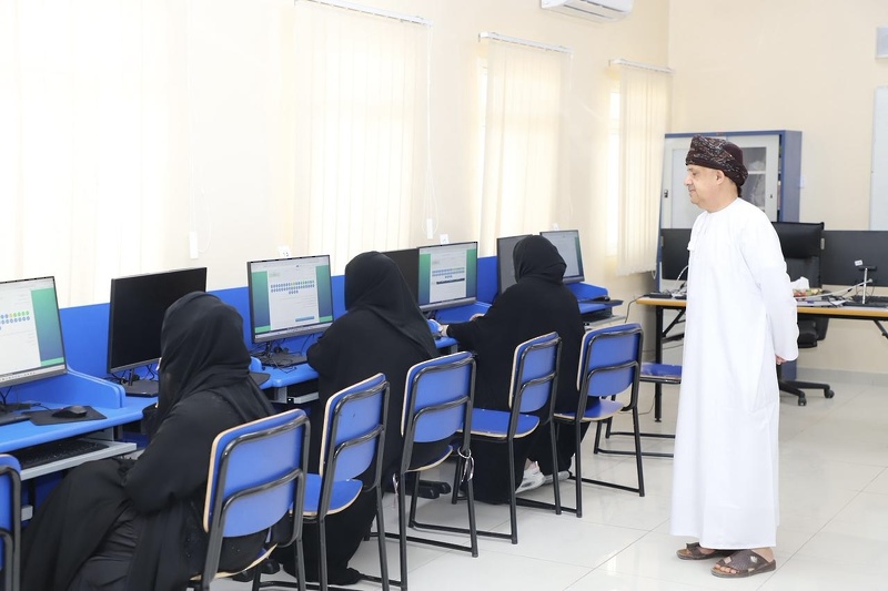 بدء امتحانات وظائف الإشراف التربوي والإدارة المدرسية للعام الدراسي 2026/ 2027م بتعليمية ظفار