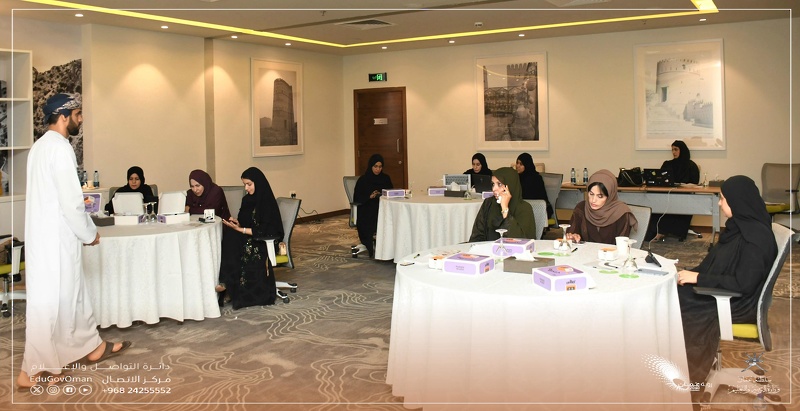 وزارة التربية والتعليم تنفذ برنامجًا تدريبيًا حول التعلم الابتكاي عبر الروبوتات الذكية